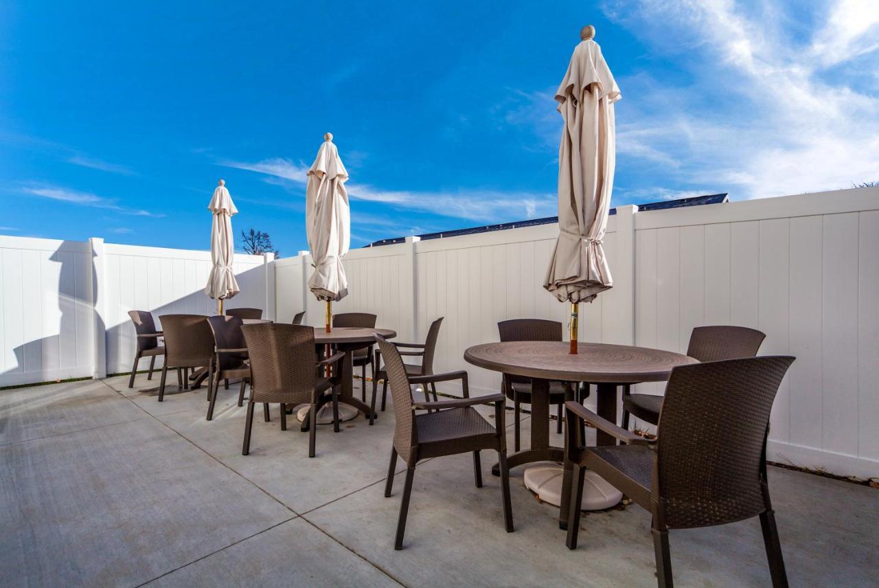Cobblestone Inn & Suites - Holdrege Bagian luar foto