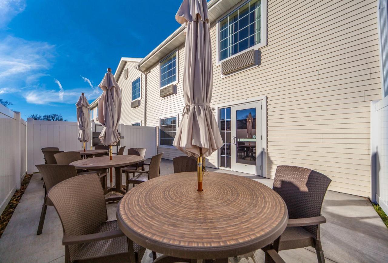 Cobblestone Inn & Suites - Holdrege Bagian luar foto