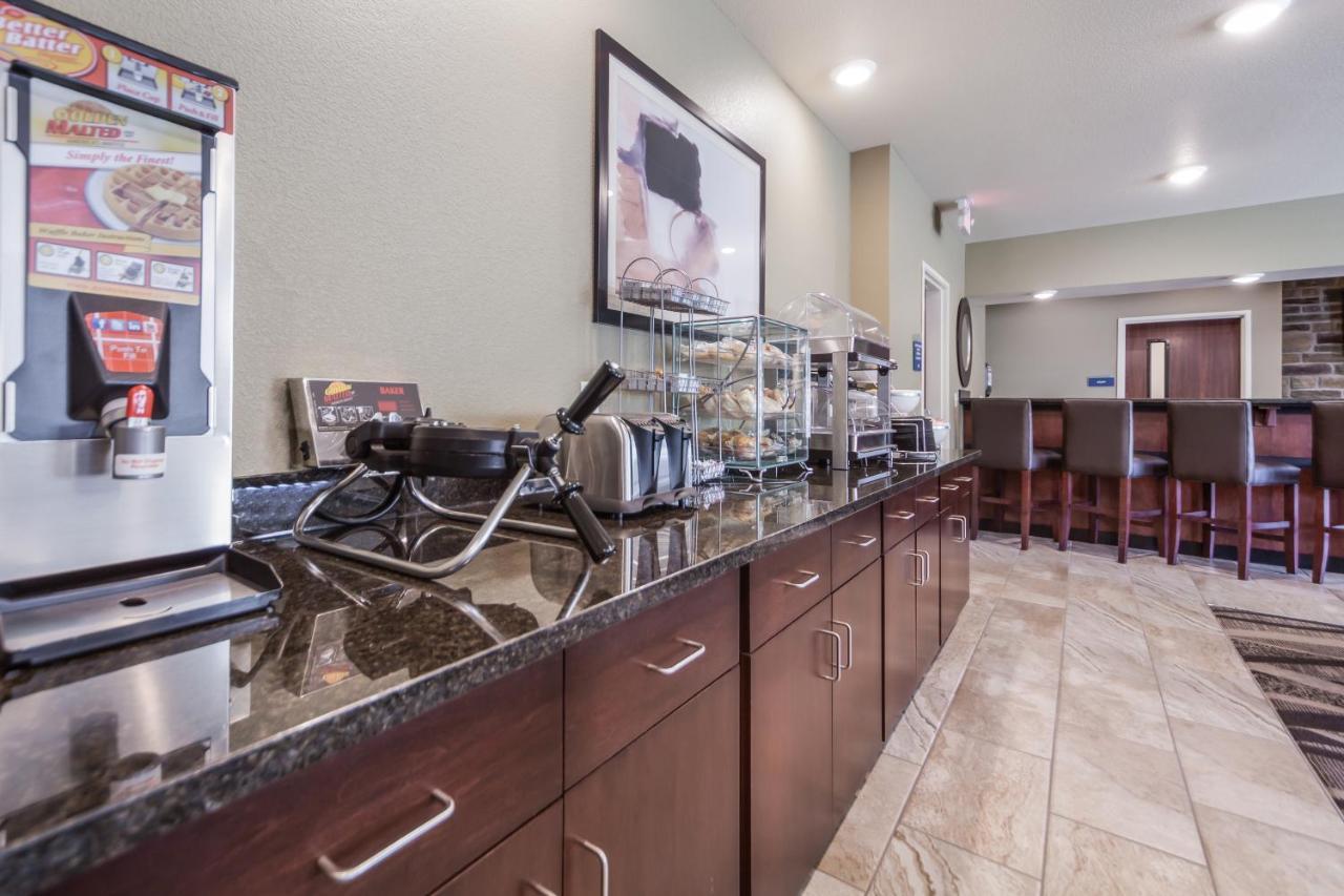 Cobblestone Inn & Suites - Holdrege Bagian luar foto